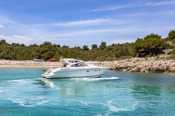 Prestige 34 motor yacht charter in Split - photo 05