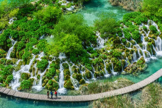 plitvice-lakes-cave-viewpoint-canyon-trail.jpg