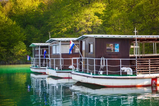 plitvice-lakes-ferry-boat-emerald-lake.jpg