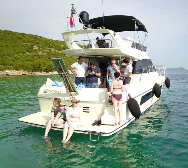 Ferretti 43