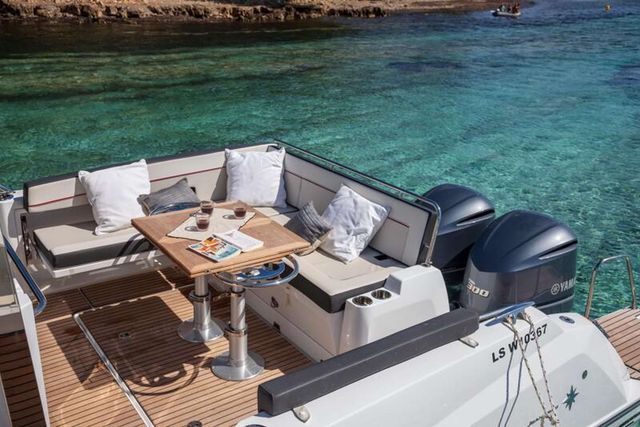 Jeanneau Cap Camarat 10.5 WA - Series II