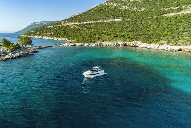 Jeanneau Leader 30 Outboard