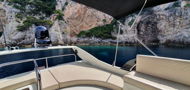 Ferretti 43