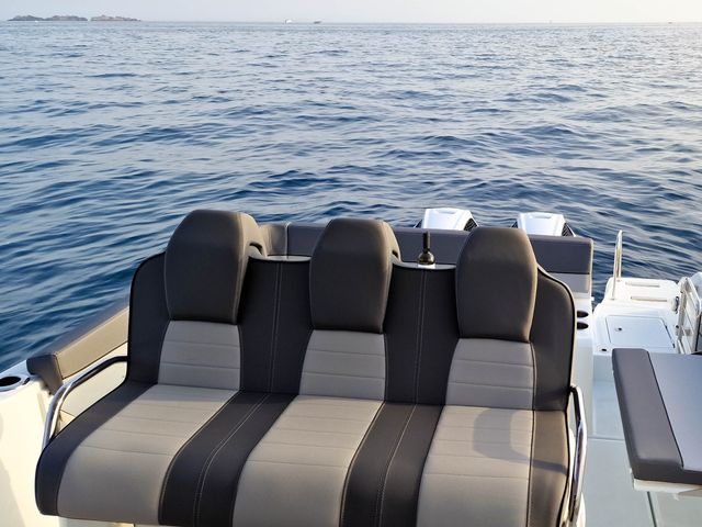 Jeanneau Cap Camarat 9 - Center Console
