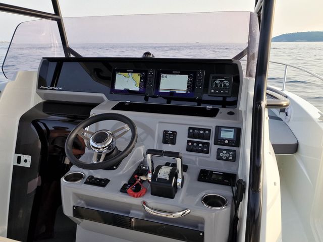 Jeanneau Cap Camarat 9 - Center Console