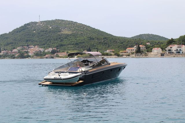 Itama 45, Dubrovnik. Private boat tours & transfers to Hvar.