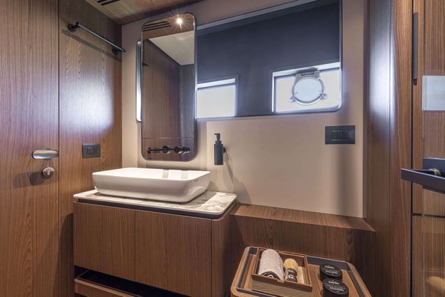 Ferretti yacht charter Durovnik 2025