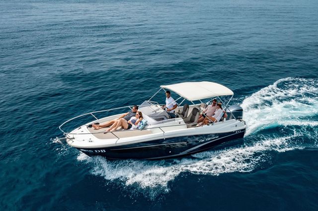 Explore the Dubrovnik waters with our premium Dubrovnik charters.