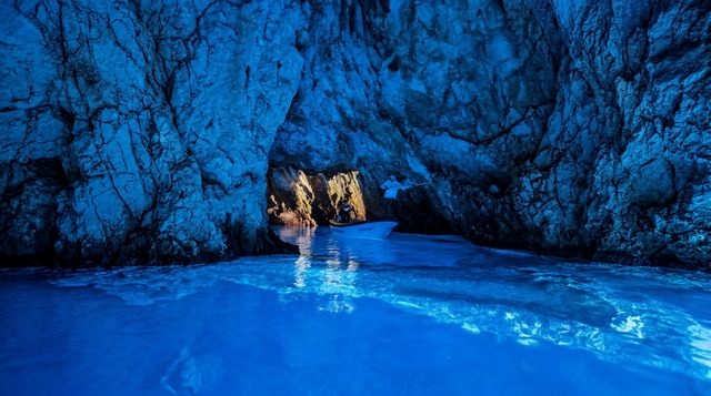 blue_cave_island_vis_bisevo.jpg