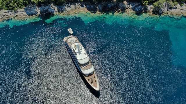 The brand new 52-foot custom-made M/Y Anthea