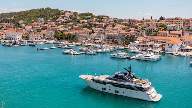 Luxury San Lorenzo NOOR II yacht for charter