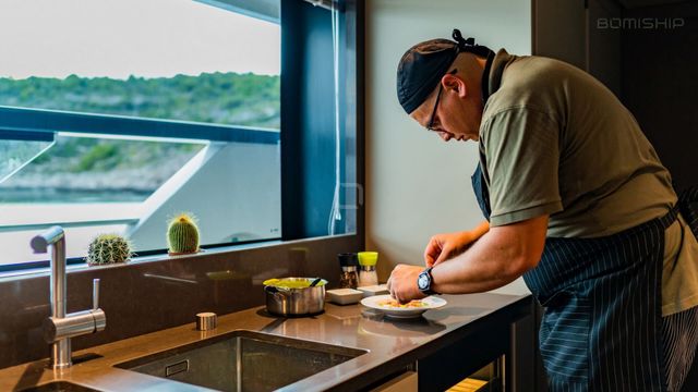 Luxury San Lorenzo NOOR II yacht for charter