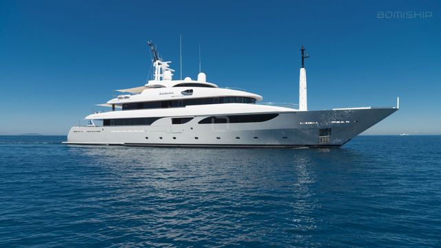 Seven-star experience, this yacht is ideal for up to 12 pax