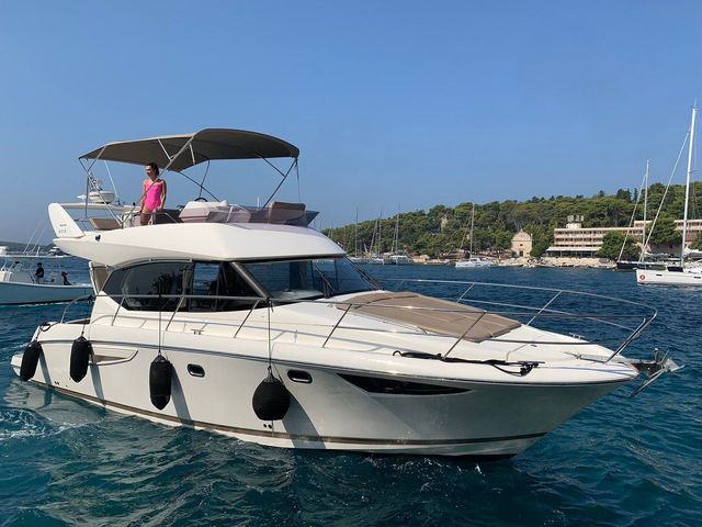 Private boat transfer Dubrovnik to/or Hvar | Yacht | Fast