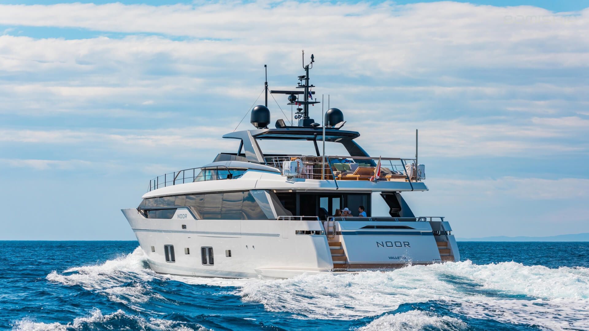 San Lorenzo boats are popular all over the world because they are made by one of the best yacht builders in the world. Their beautiful yachts range in length from 28 to 64 meters. 